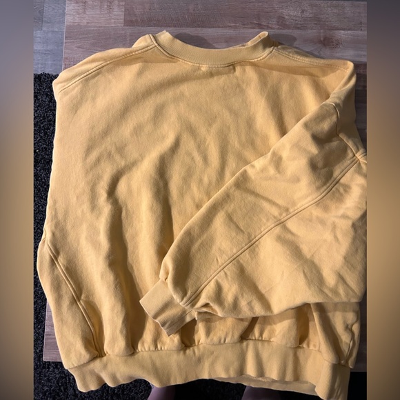 Yellow sweater - Picture 2 of 4